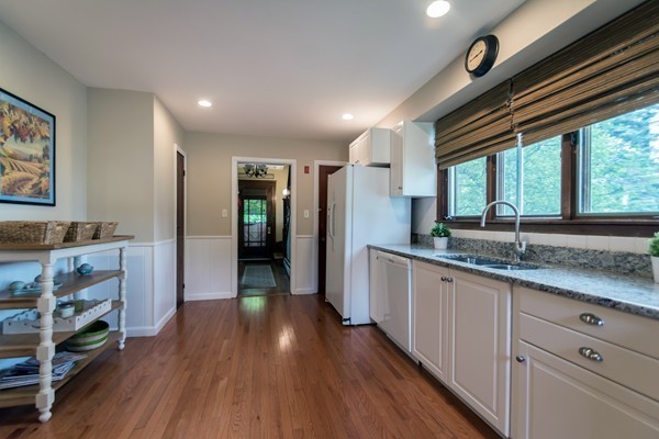 196 Waverley Road North Andover, MA 01845 - Photo 6 of 20