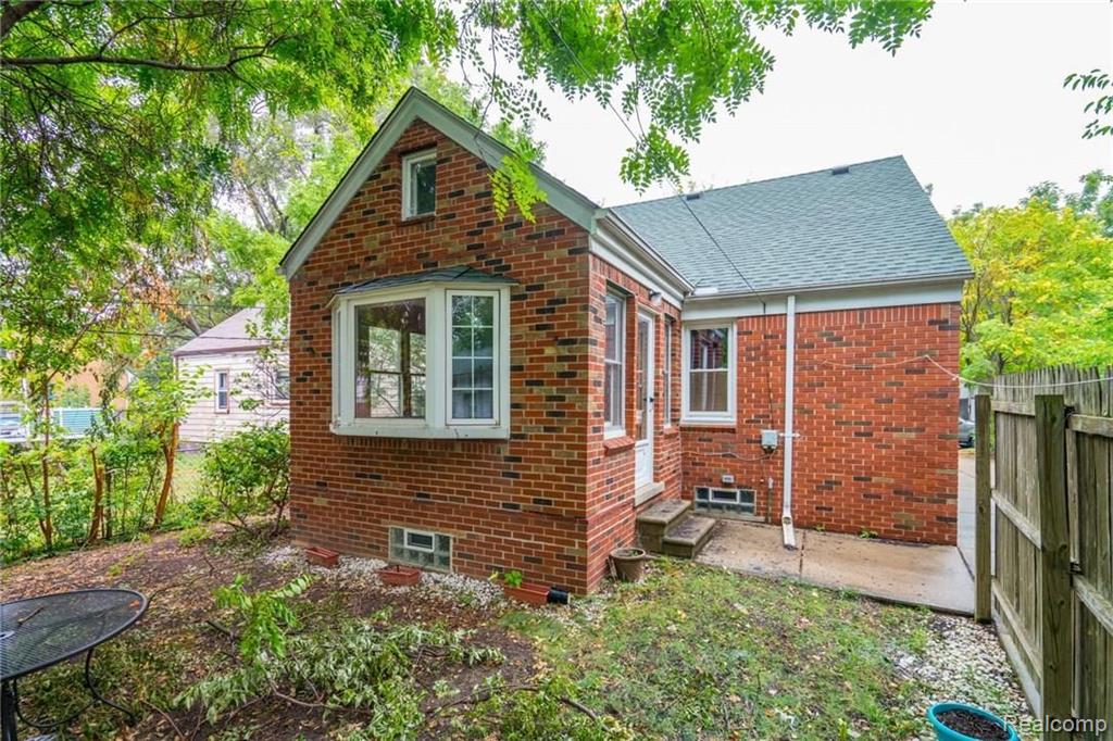 7554 Rivard Avenue Warren, MI 48091 - Photo 5 of 32