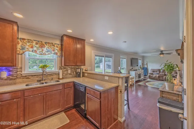 $347,000 | 307 West Murray Street, Wallace, NC 28466