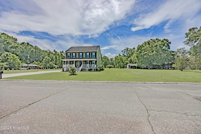 $347,000 | 307 West Murray Street, Wallace, NC 28466