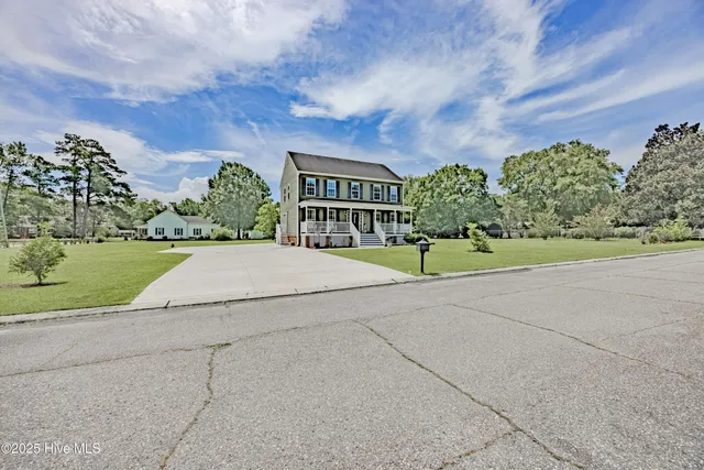 $347,000 | 307 West Murray Street, Wallace, NC 28466