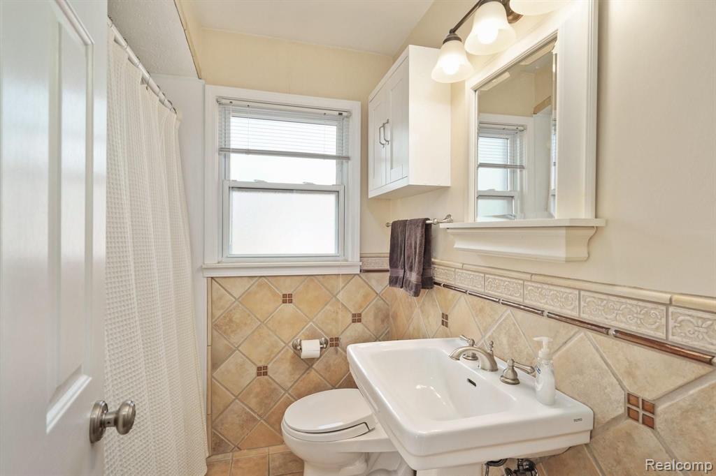 2057 Manchester Road Birmingham, MI 48009 - Photo 24 of 45