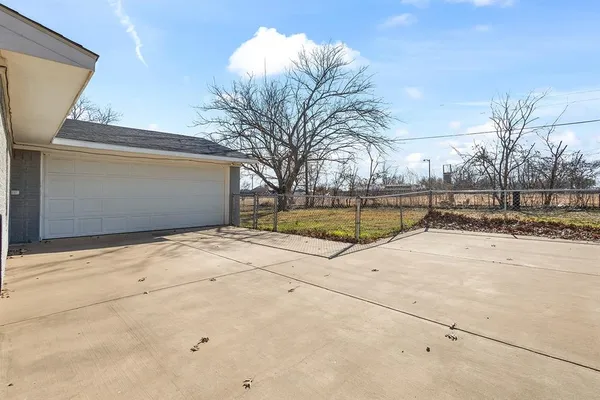 a view of a backyard of the house