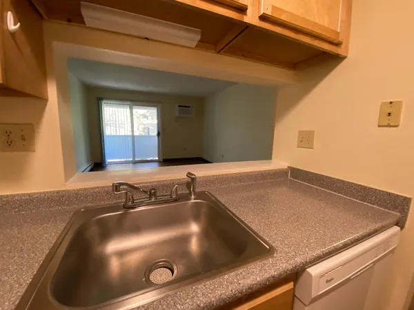 $1,899 | 143 Eastern Avenue, Unit 103, Manchester, NH 03104