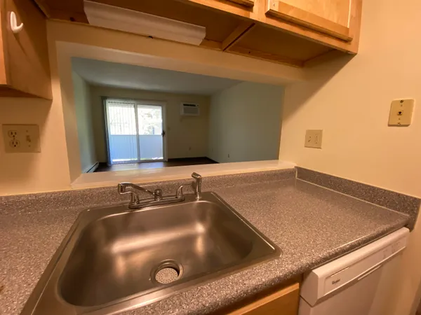 $1,899 | 143 Eastern Avenue, Unit 103, Manchester, NH 03104