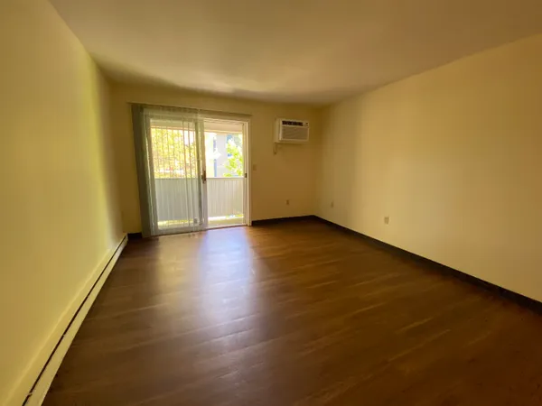 $1,899 | 143 Eastern Avenue, Unit 103, Manchester, NH 03104