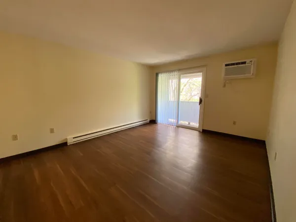 $1,899 | 143 Eastern Avenue, Unit 103, Manchester, NH 03104