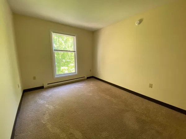 $1,899 | 143 Eastern Avenue, Unit 103, Manchester, NH 03104