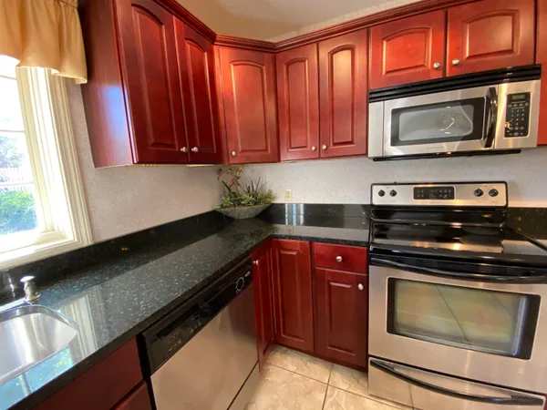 $1,899 | 143 Eastern Avenue, Unit 103, Manchester, NH 03104