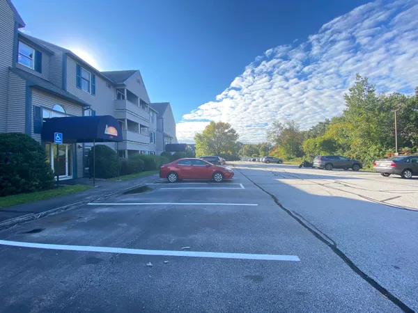 $1,899 | 143 Eastern Avenue, Unit 103, Manchester, NH 03104