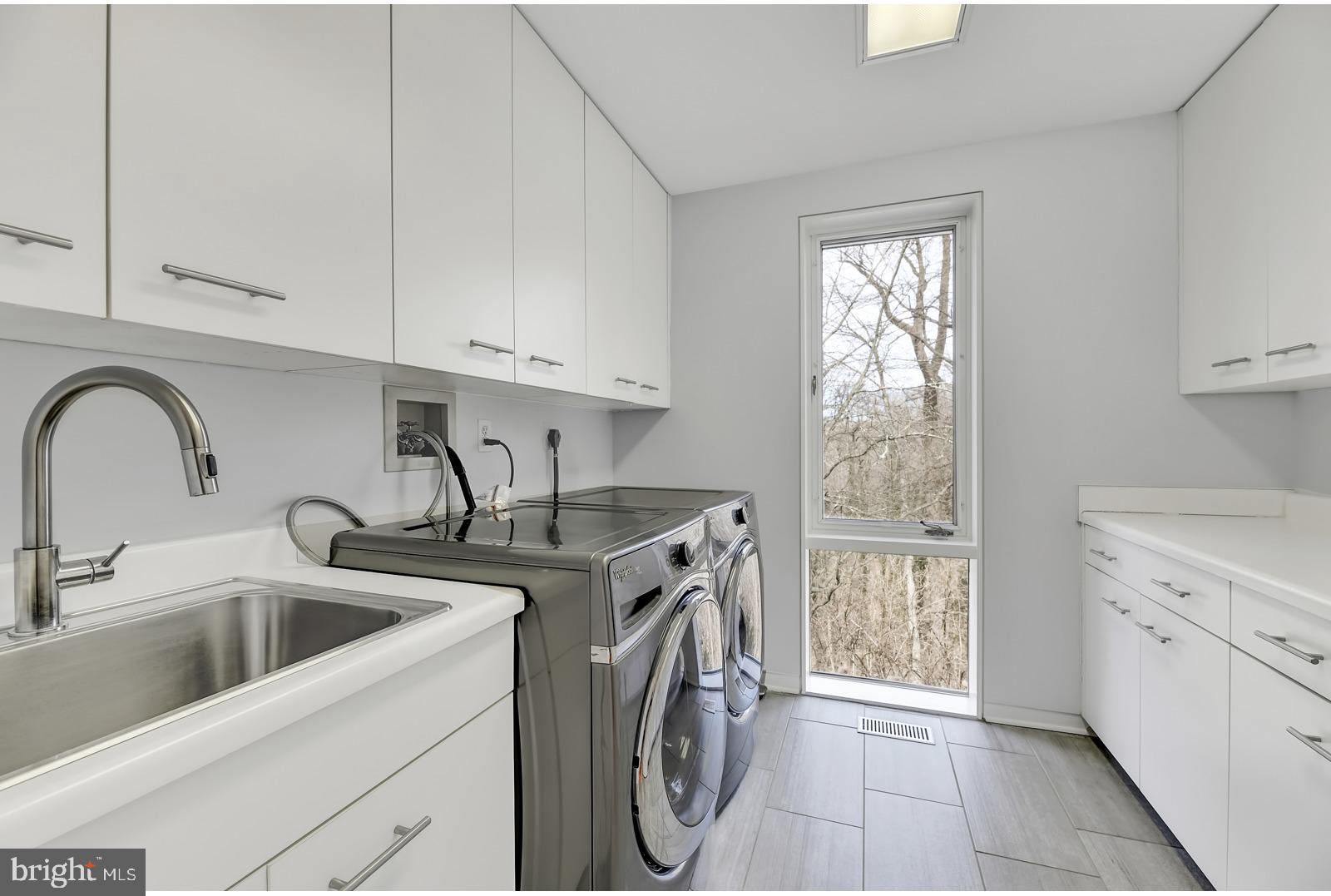 8 Bowen Mill Road Baltimore, MD 21212 - Photo 18 of 45 LAUNDRY ROOM EVEN HAS A VIEW!