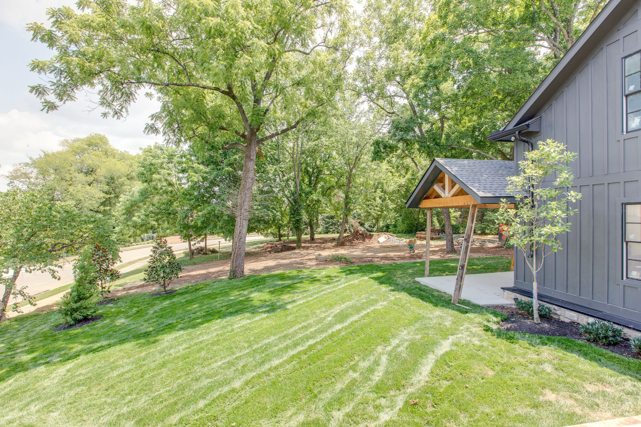 3800 Estes Road Nashville, TN 37215 - Photo 48 of 50 a backyard of a house with table and chairs