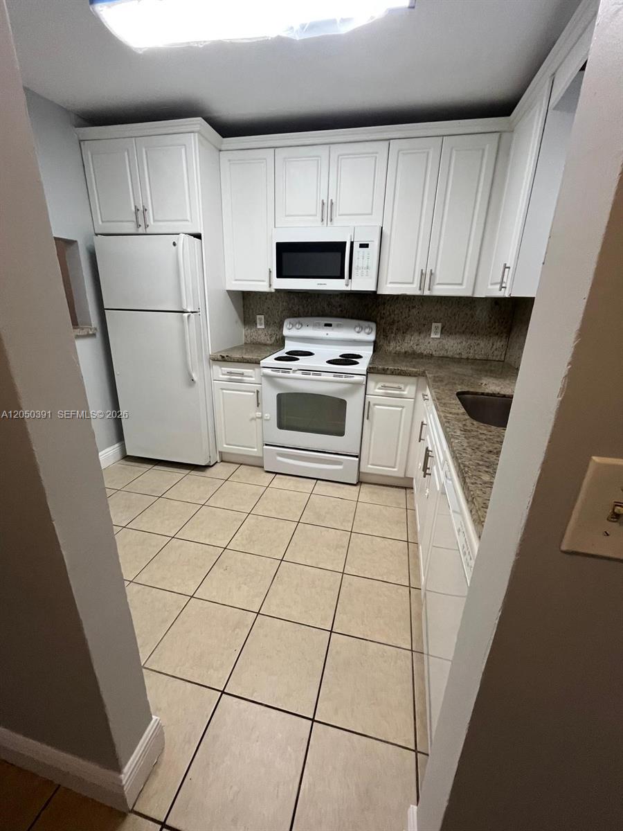 21906 Lake Forest Circle, Unit 103 Boca Raton, FL 33433 - Photo 2 of 22