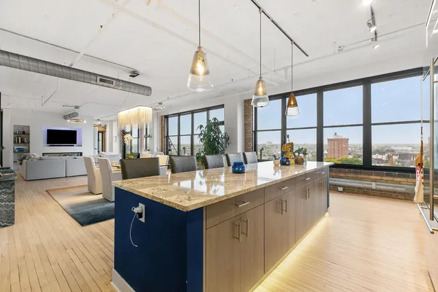 $4,495 | 290 Market Street, Unit 702, Minneapolis, MN 55405