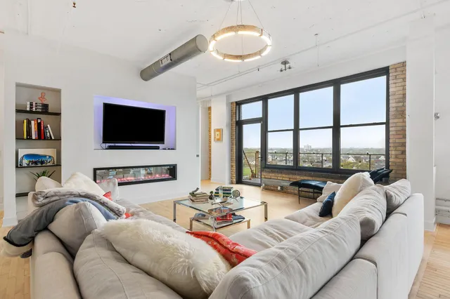 $4,495 | 290 Market Street, Unit 702, Minneapolis, MN 55405