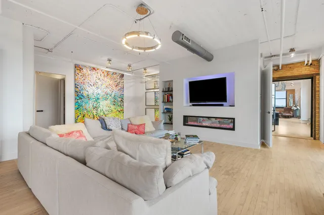 $4,495 | 290 Market Street, Unit 702, Minneapolis, MN 55405