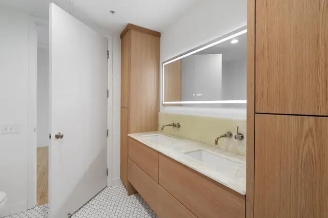 $4,495 | 290 Market Street, Unit 702, Minneapolis, MN 55405