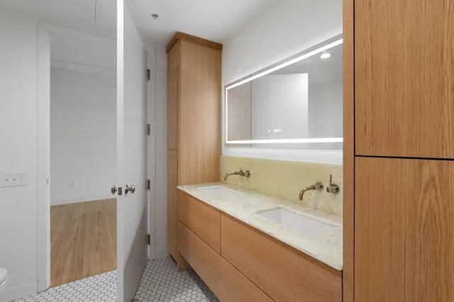 $4,495 | 290 Market Street, Unit 702, Minneapolis, MN 55405