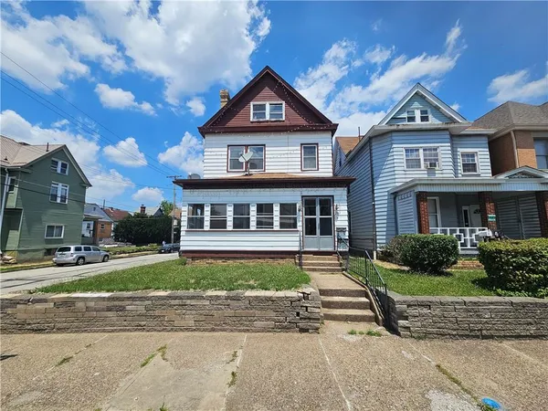 $1,800 | 701 East 14th Avenue, Homestead, PA 15120