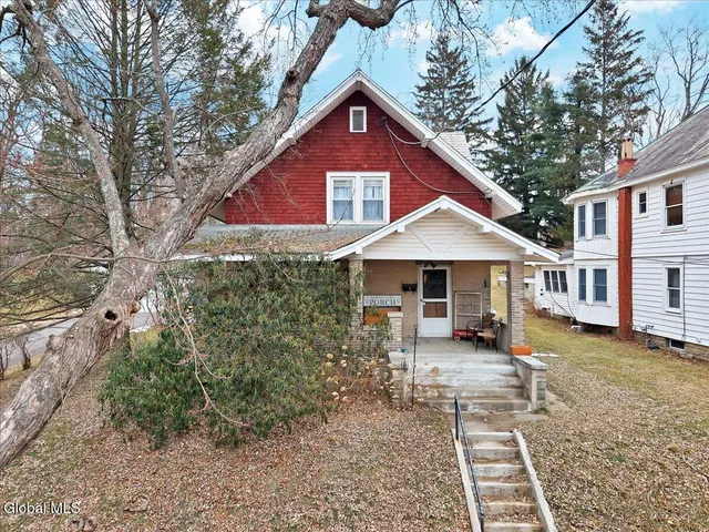 $330,000 | 7 Mountain View Avenue, East Greenbush, NY 12061