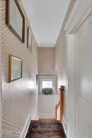 $330,000 | 7 Mountain View Avenue, East Greenbush, NY 12061