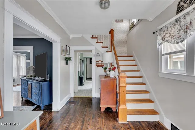 $330,000 | 7 Mountain View Avenue, East Greenbush, NY 12061