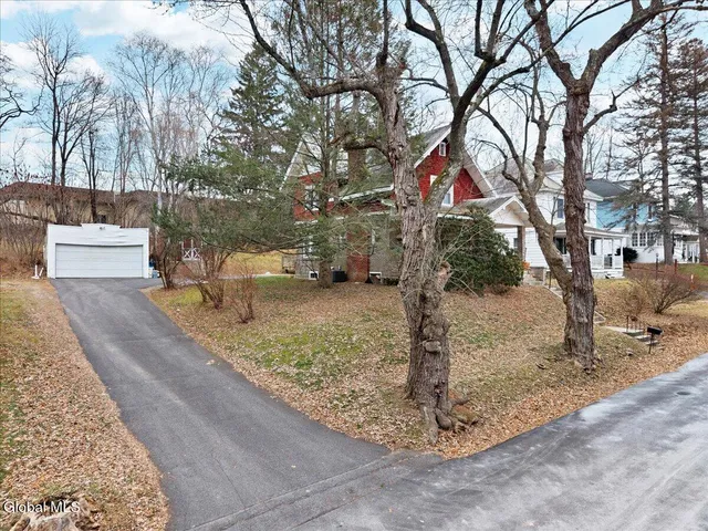 $330,000 | 7 Mountain View Avenue, East Greenbush, NY 12061