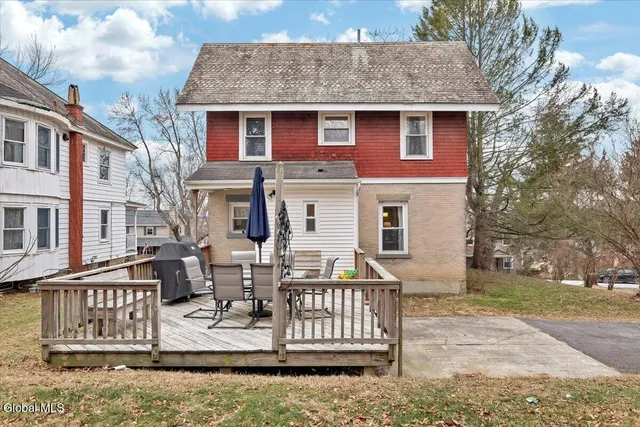 $330,000 | 7 Mountain View Avenue, East Greenbush, NY 12061