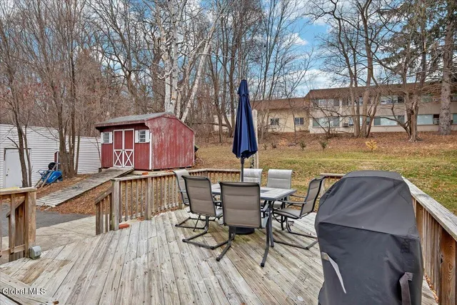 $330,000 | 7 Mountain View Avenue, East Greenbush, NY 12061