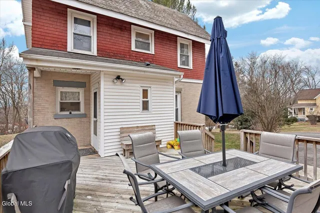 $330,000 | 7 Mountain View Avenue, East Greenbush, NY 12061