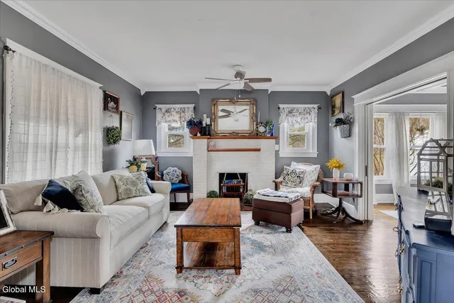 $330,000 | 7 Mountain View Avenue, East Greenbush, NY 12061