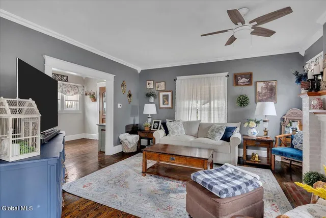 $330,000 | 7 Mountain View Avenue, East Greenbush, NY 12061