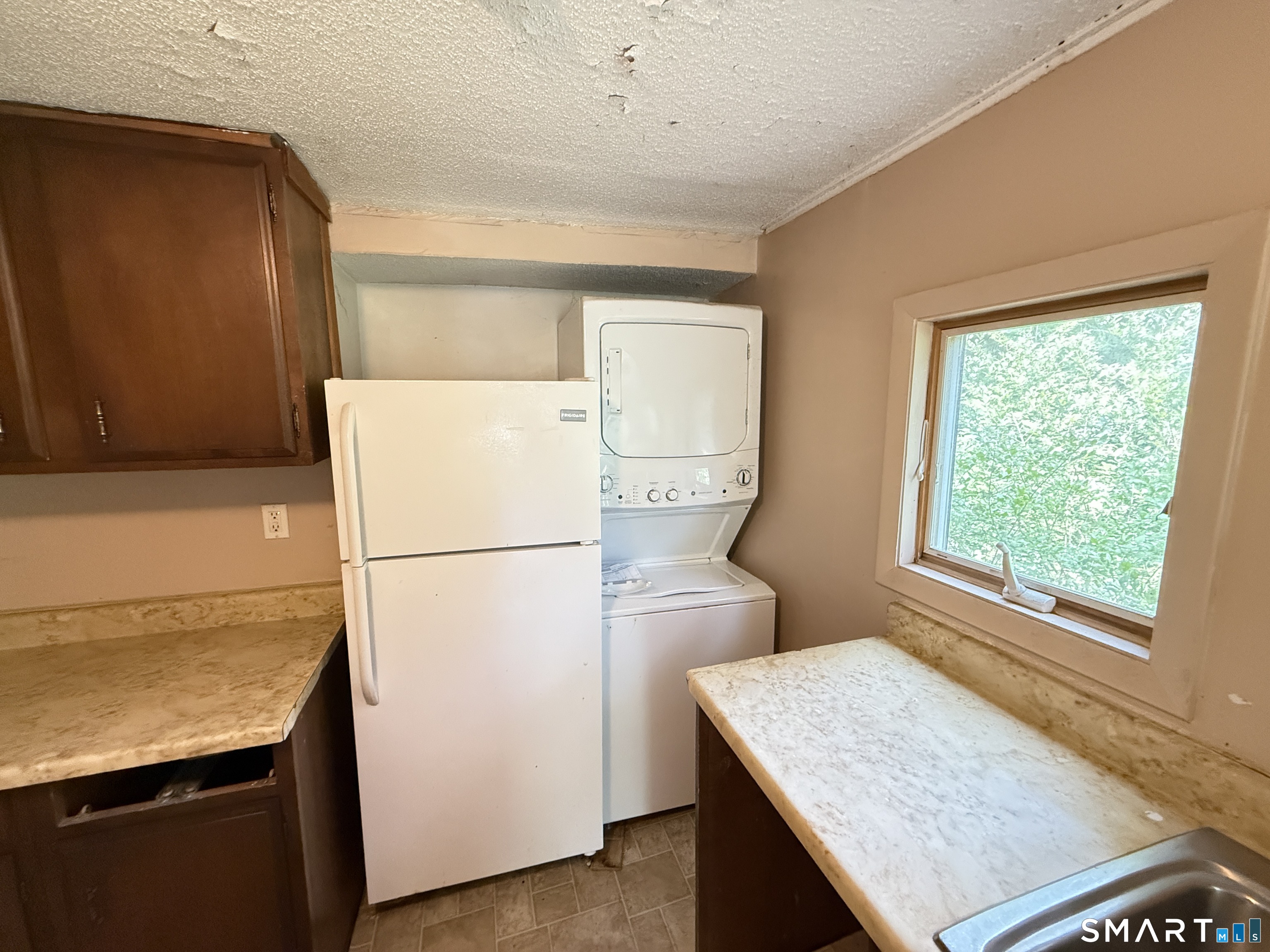 86 State Street Guilford, CT 06437 - Photo 9 of 18 Kitchen in front apartment