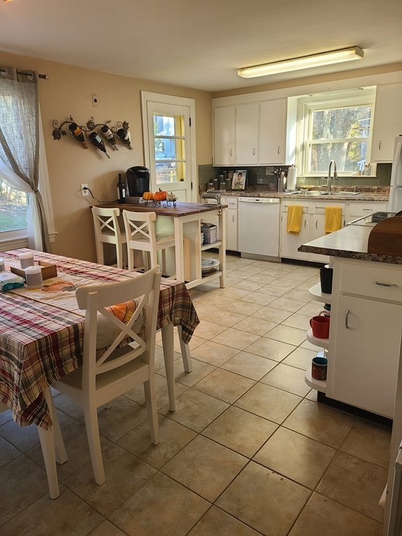 321 Massasoit Road Worcester, MA 01604 - Photo 5 of 32 Gallery Image 5