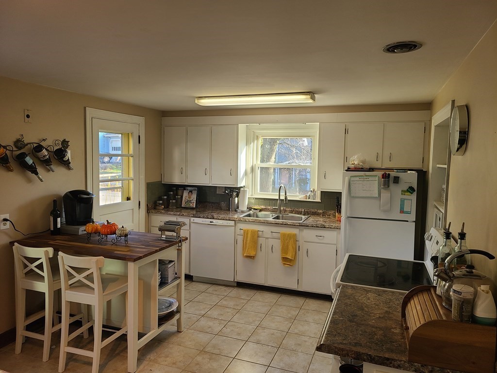 321 Massasoit Road Worcester, MA 01604 - Photo 7 of 32 Gallery Image 7