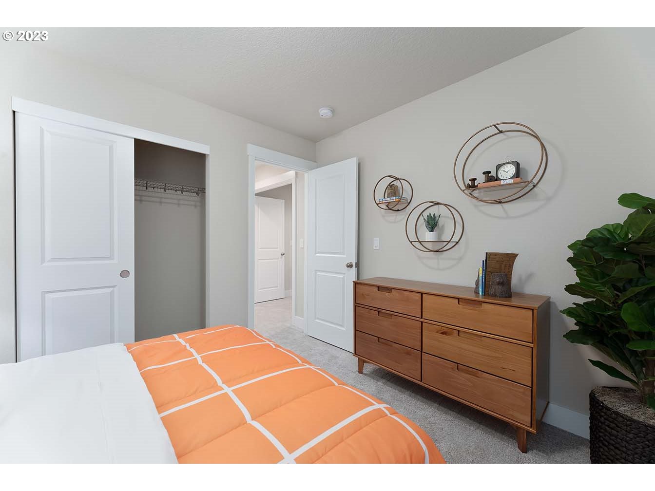 8903 North 5th Street, Unit 63 Ridgefield, WA 98642 - Photo 26 of 32 a room with a bed and a cabinets