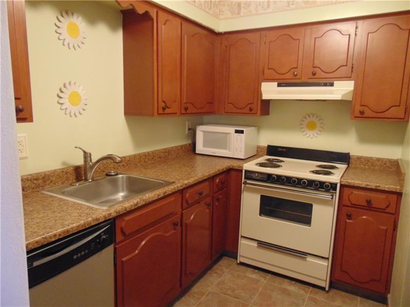 203 Coraopolis Road, Unit B1 Coraopolis, PA 15108 - Photo 6 of 17 Kitchen