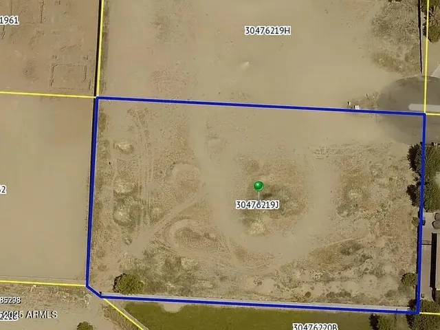 a view of house with yard