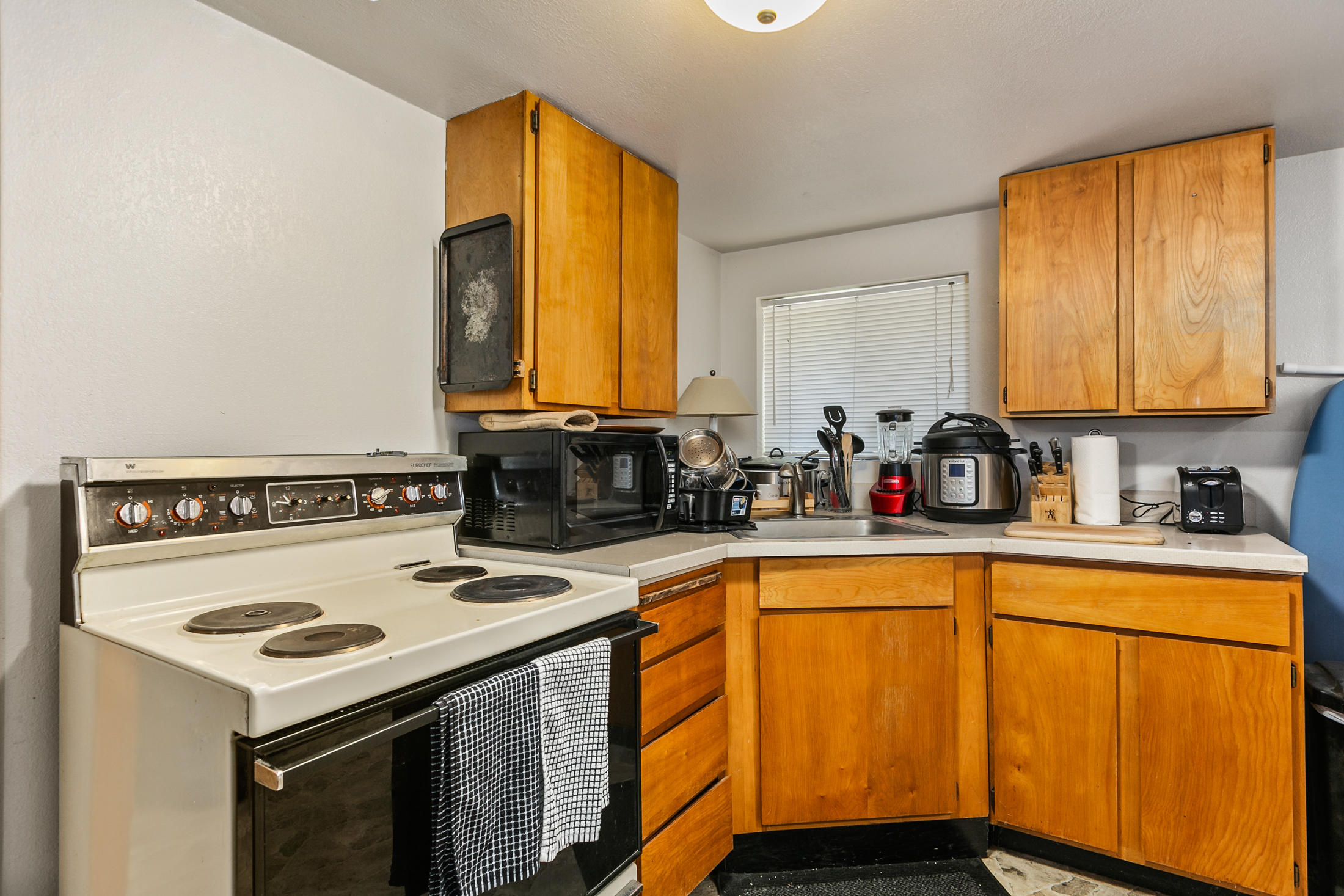 42 Northwest Gordon Road Bend, OR 97703 - Photo 21 of 27 ADU kitchen