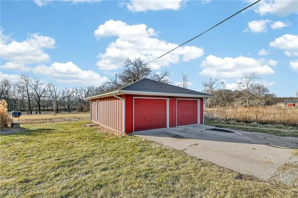 $515,000 | 22420 Eisele Road, Cleveland, MO 64734