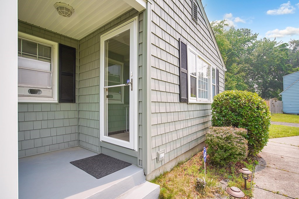217 Bolton Street Springfield, MA 01119 - Photo 5 of 38