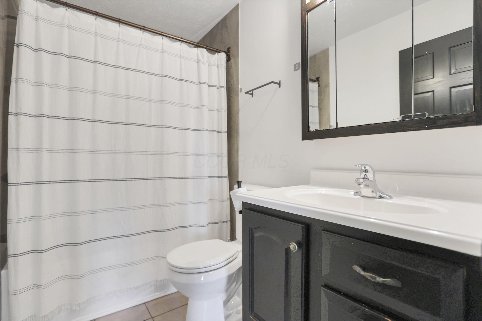 1160 Pembroke Road Newark, OH 43055 - Photo 31 of 58 UL Full Bathroom One