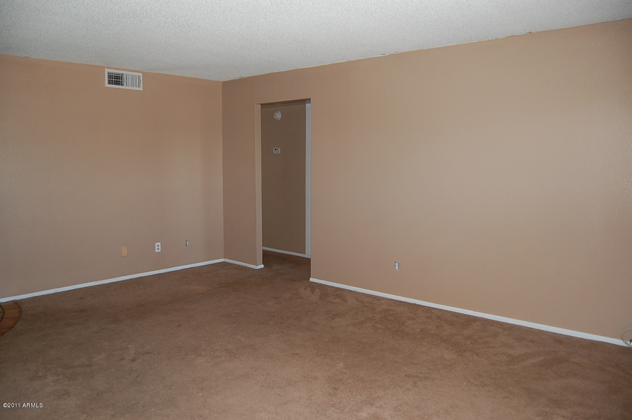 4201 East Camelback Road, Unit 60 Phoenix, AZ 85018 - Photo 5 of 9 Great Room 3