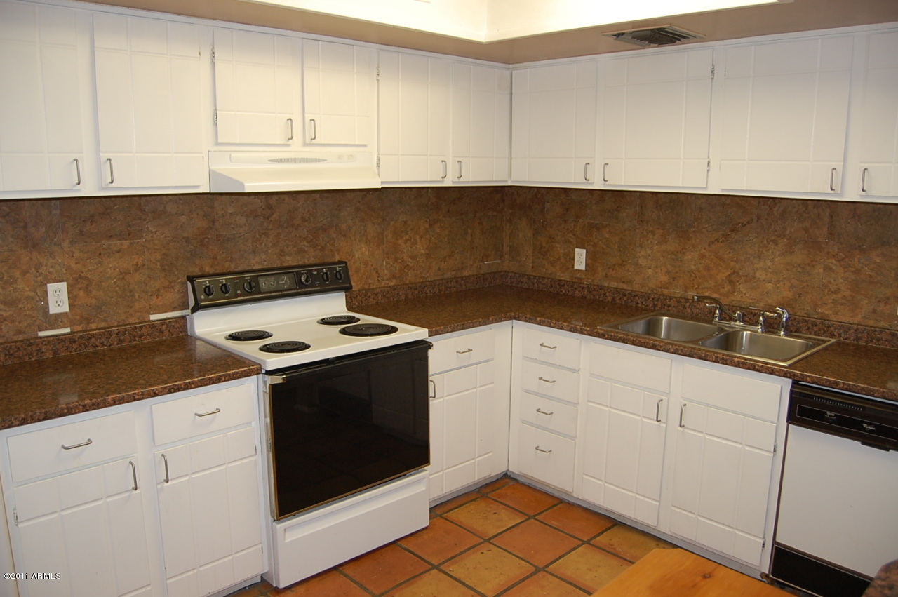 4201 East Camelback Road, Unit 60 Phoenix, AZ 85018 - Photo 9 of 9 Kitchen 3
