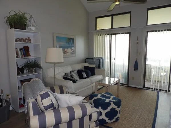 $1,250 | 1100 Possum Trot Road, Unit H356, North Myrtle Beach, SC 29582
