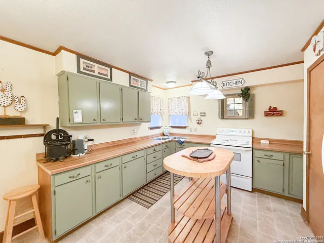 $749,000 | 1130 County Road 270, Mico, TX 78056