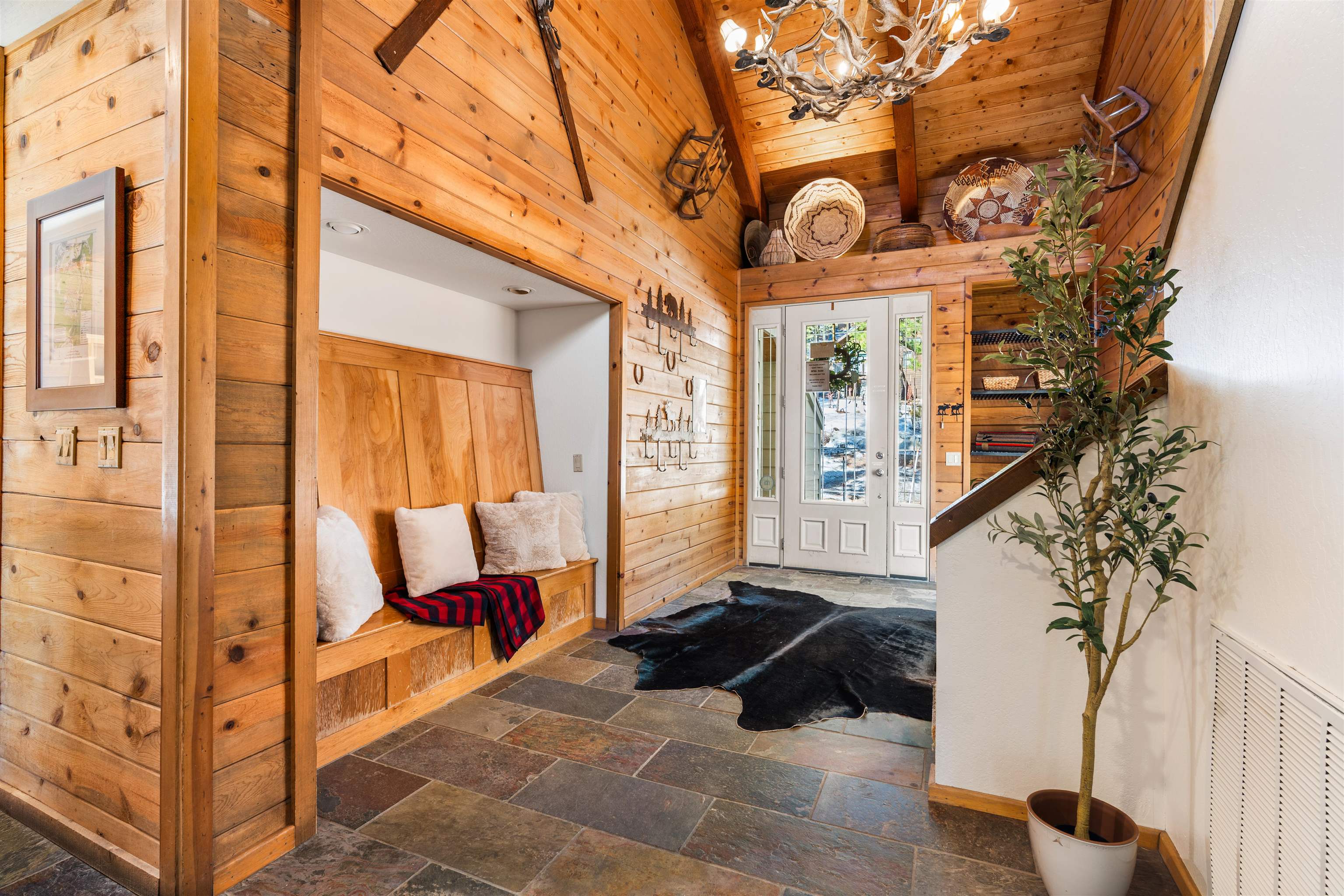 519 Wolf Tree Truckee, CA 96161 - Photo 2 of 22