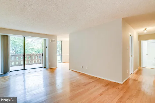 $258,000 | 2300 Pimmit Drive, Unit 102, Falls Church, VA 22043