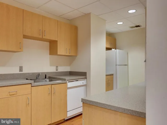 $258,000 | 2300 Pimmit Drive, Unit 102, Falls Church, VA 22043