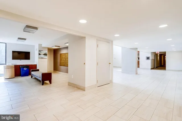 $258,000 | 2300 Pimmit Drive, Unit 102, Falls Church, VA 22043